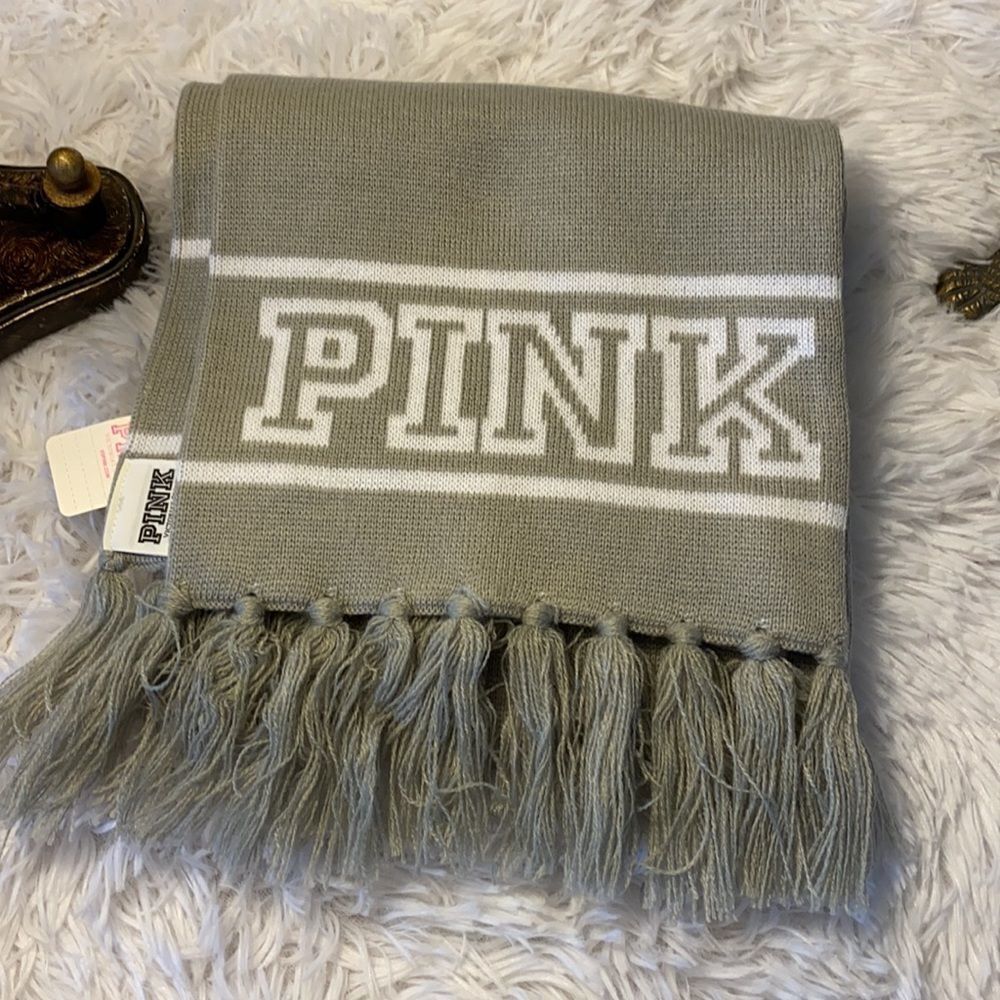 PINK Victoria’s Secret NWT Scarf Gray & White